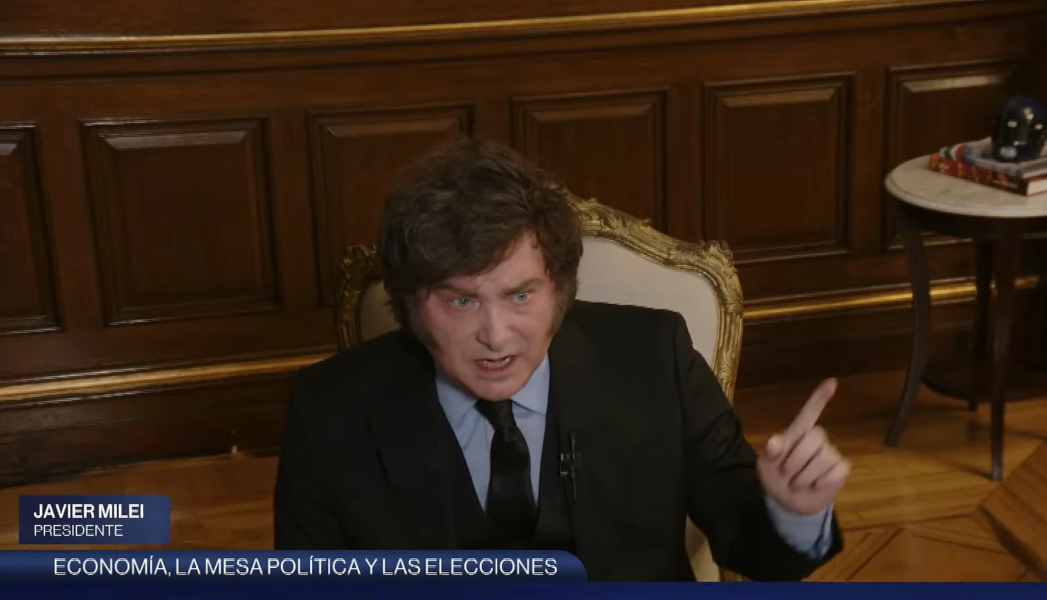 Del combate a los terroristas al milagro económico: Milei convierte La Cornisa en un manifiesto libertario
